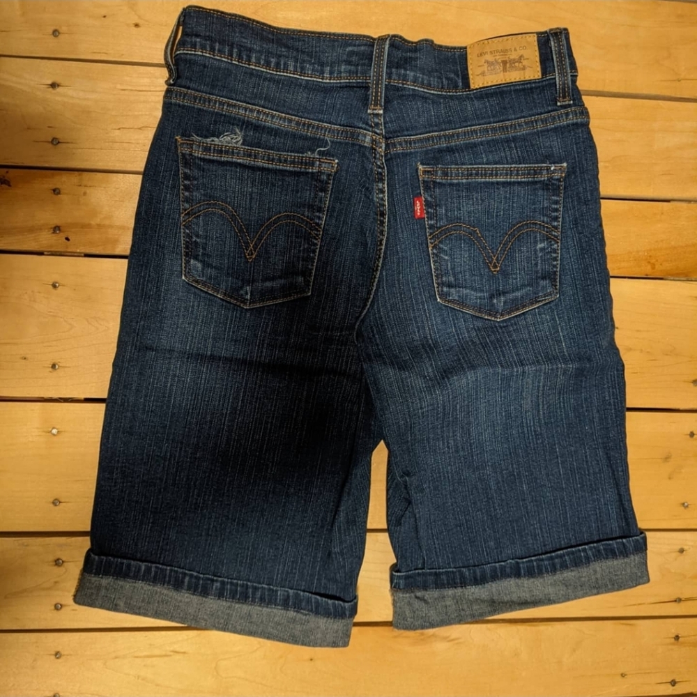 NWOT Petite Levi's cuffed shorts - Picture 4 of 9